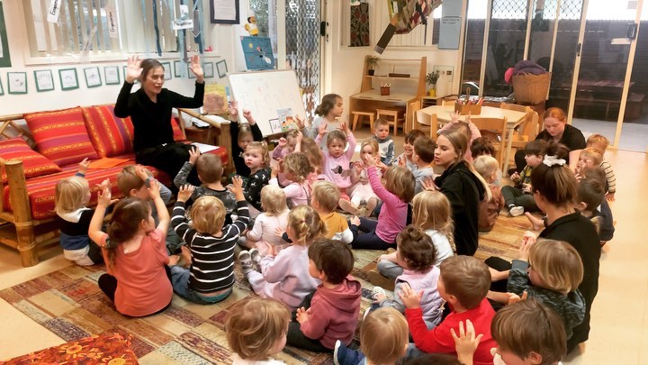 Friday afternoon music 🎶 singalong with our Babies, Juniors, Kindy and Preschool friends 👫👫singing some of our favourite songs 💕 
.

#childcare #preschool #kindy #juniors #babies #currumbin #kindergartenprogram #music #musicandmovement #nurseryrhymes #singing #friendships #singalong #earlylearning #nationalqualitystandards #nationalqualityframework  #aheadstartcentres
